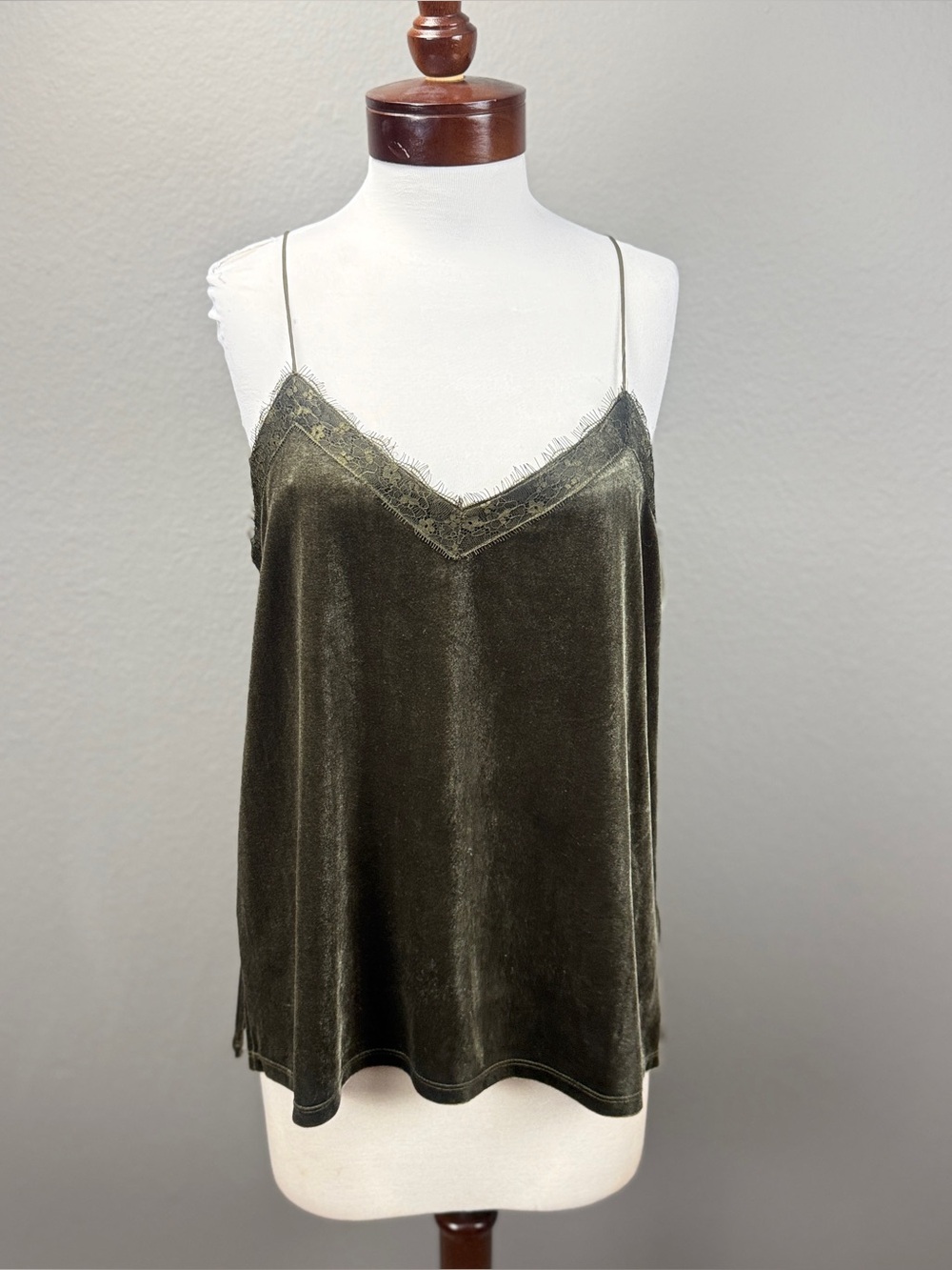 Skies Are Blue NWT Olive Green Love & Velvet Lace trim Camisole Top Sz L